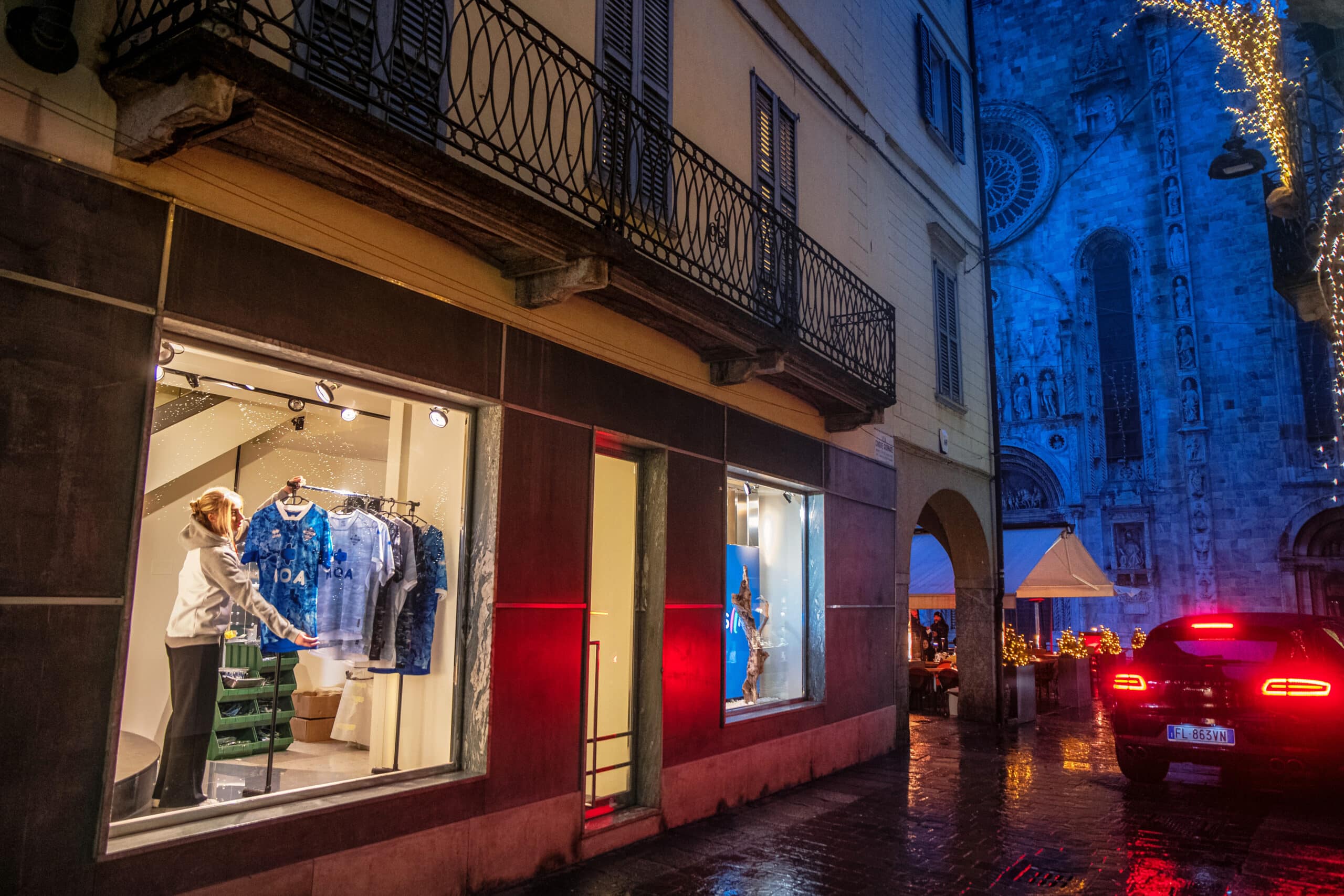 Aperto il Pop-up Store Como4Como in Piazza Duomo